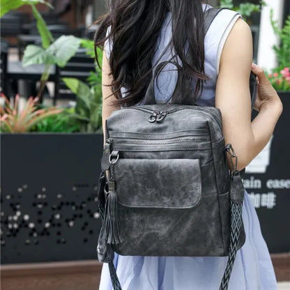 sac a dos femme ponpon peux etre porter de plusieurs facon