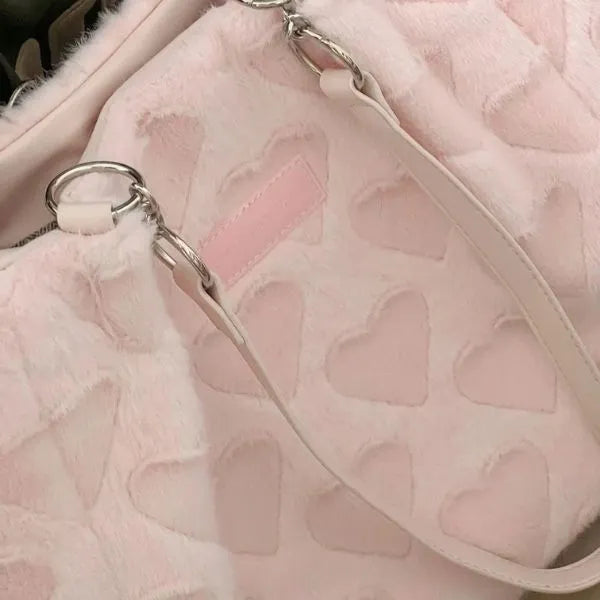 sac cabas peluche doux reconfortant avec relief de coeur sangle pu cuir et anneaux metal