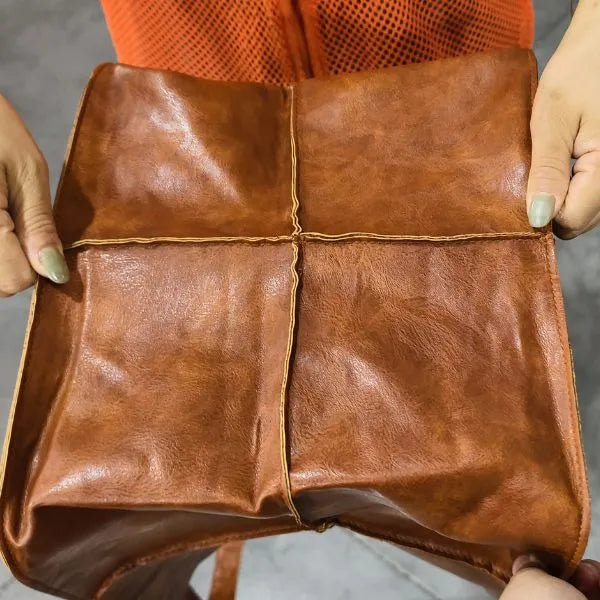 sac fourre tout cuir pu fabrication vu dessous