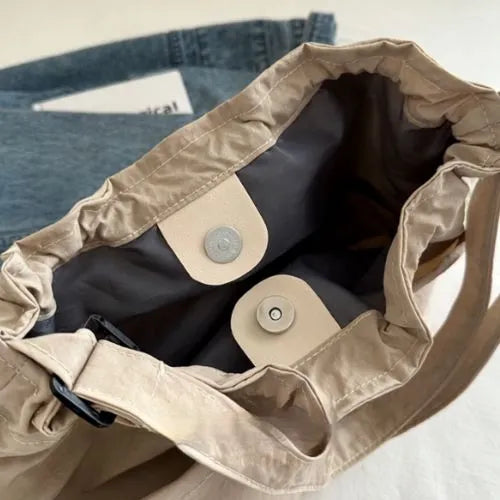 sac fourre-tout un boutton magnetique securite supplementaire